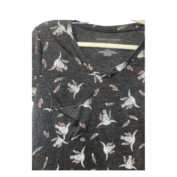 Grayson Threads Gray Skull Boho V-Neck Tee, XS - Picture 3 of 6